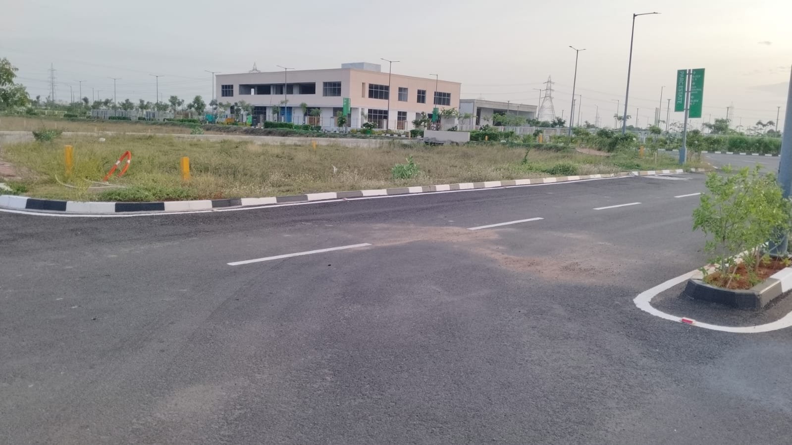 plot for sale in Siruseri(DLF)-738.3